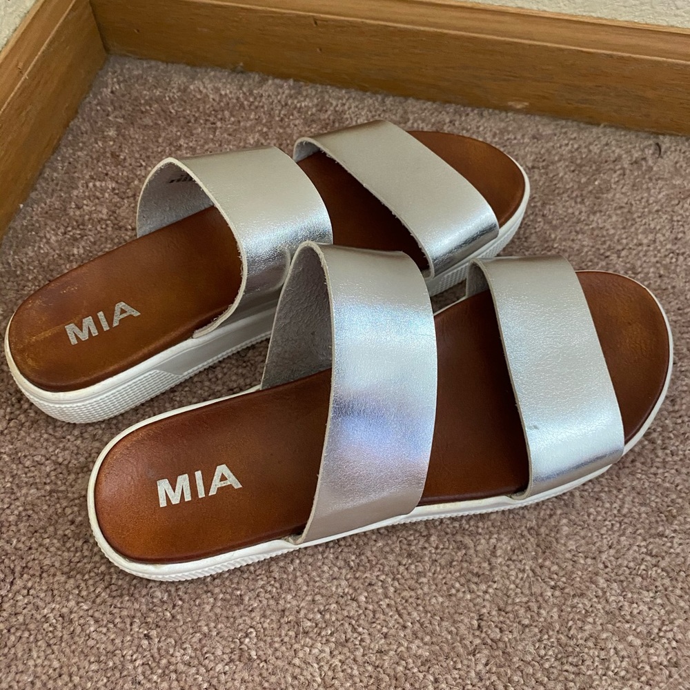 Silver Platforms
